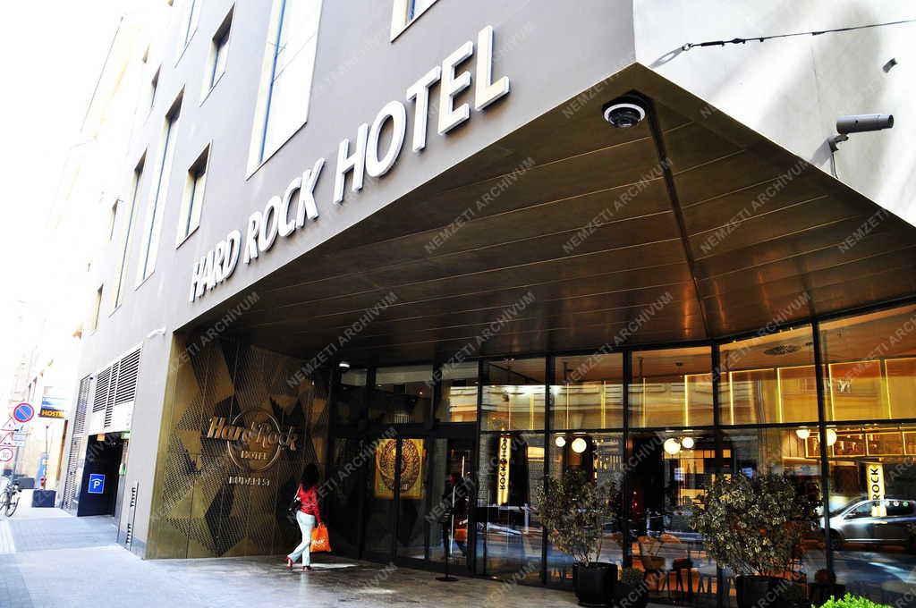 Idegenforgalom - Megnyílt az ötcsillagos Hard Rock Hotel Budapest