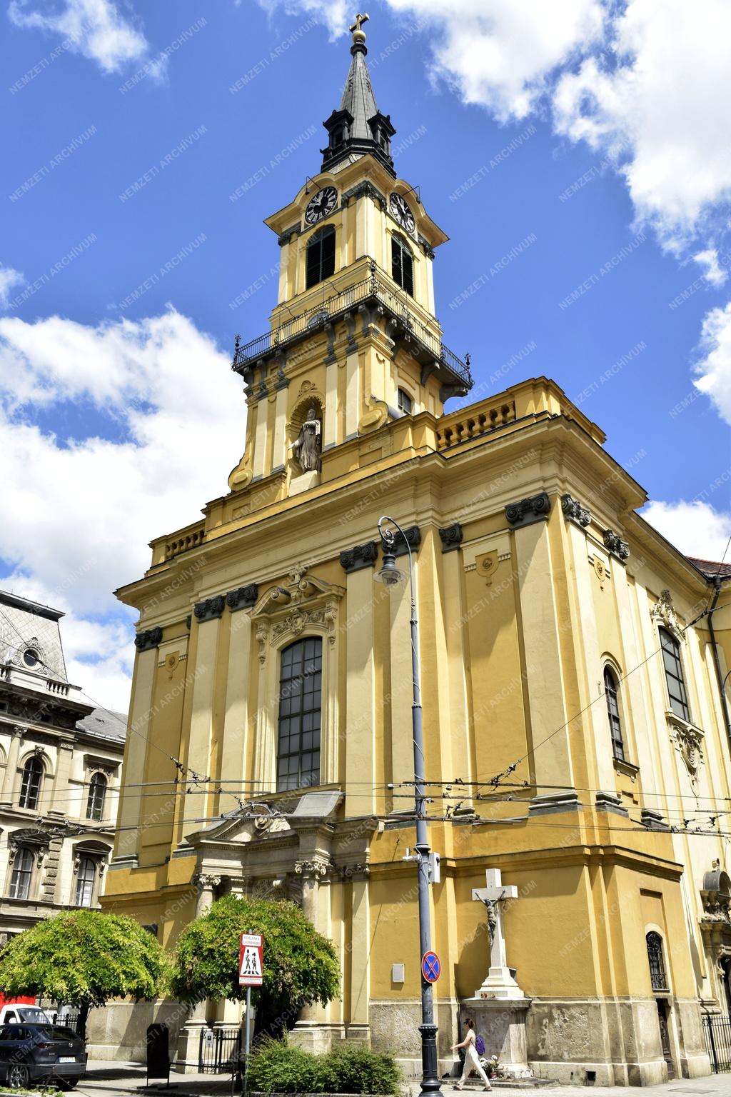 Egyház - Budapest - Avilai Nagy Szent Teréz-plébániatemplom