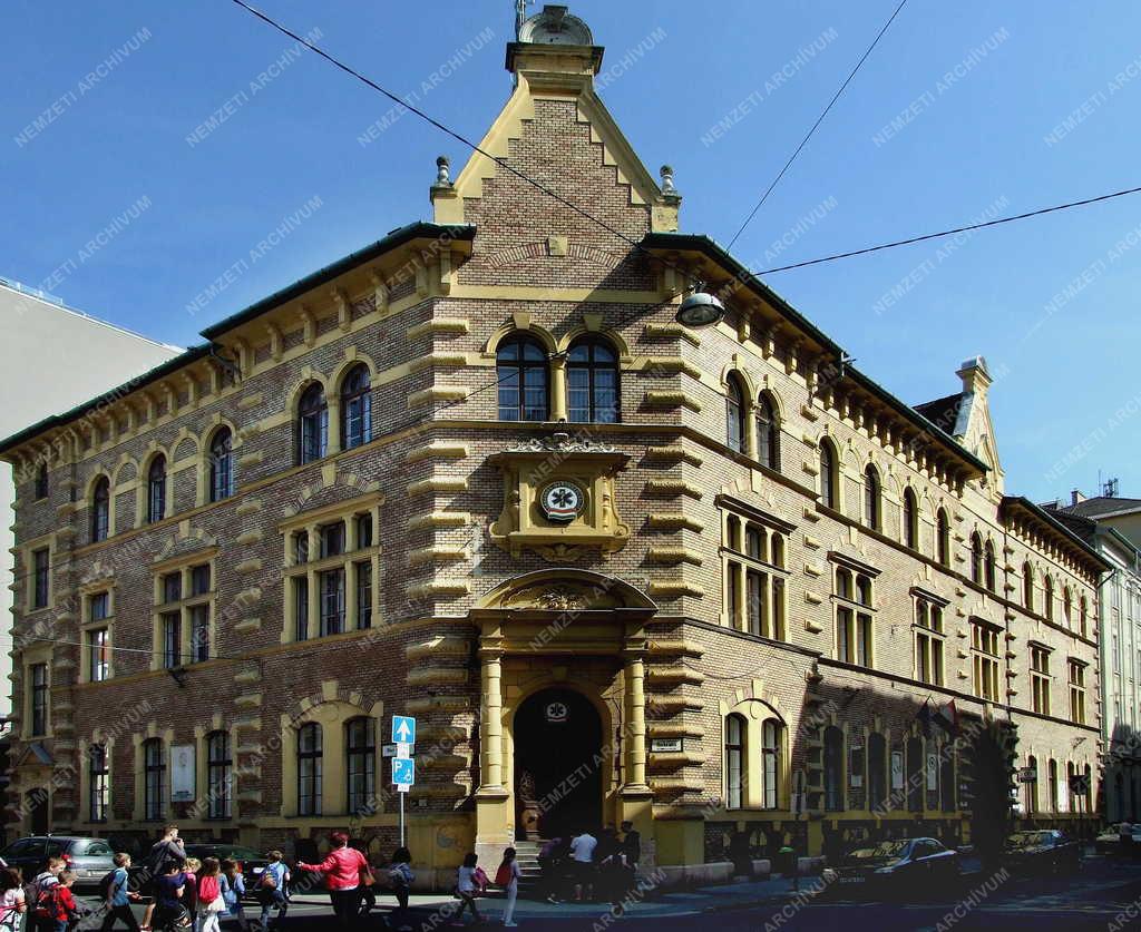 Egészségügy - Budapest - A Mentőszolgálat székháza