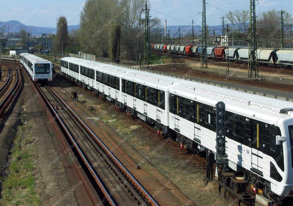 Közlekedés - Budapest - A hármas metró szerelvényei