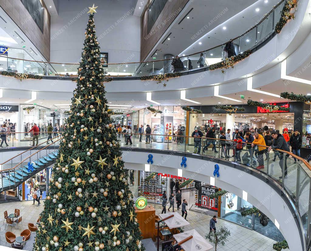 Kereskedelem - Debrecen - Karácsonyi vásár a  Fórum bevásárló központban 