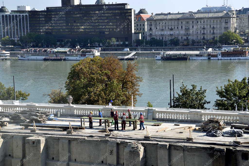 Műemlékvédelem - Rekonstrukció - A Várbazár felújítása