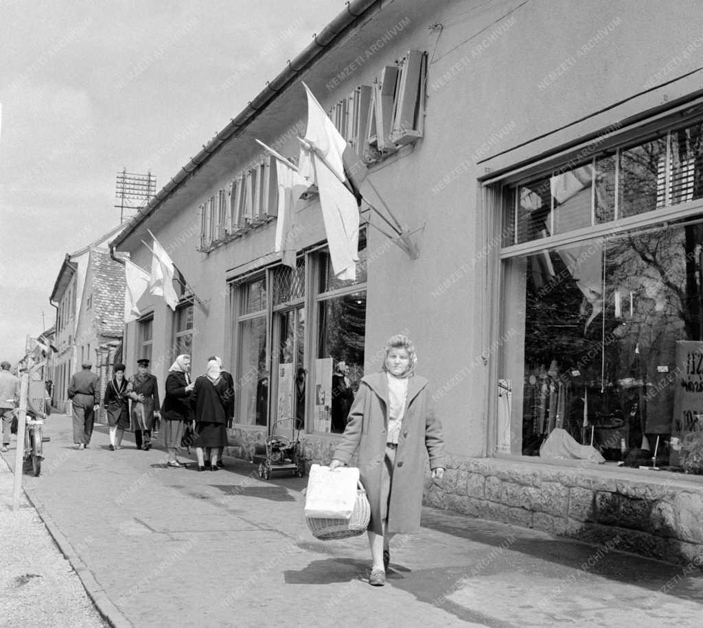 Kereskedelem - Dombóvári Földműves Szövetkezet