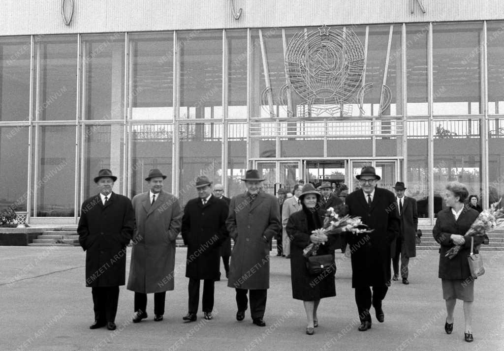 Külkapcsolat - Magyar párt- és kormányküldöttség Mongóliában