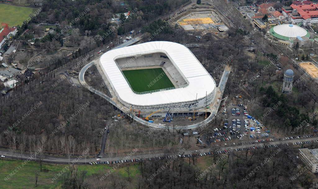 Sportlétesítmény - Debrecen - Épül az új stadion