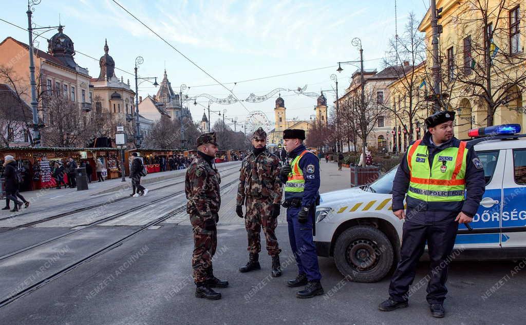 Közbiztonság - Debrecen - Rendőrök és katonák együttműködése 