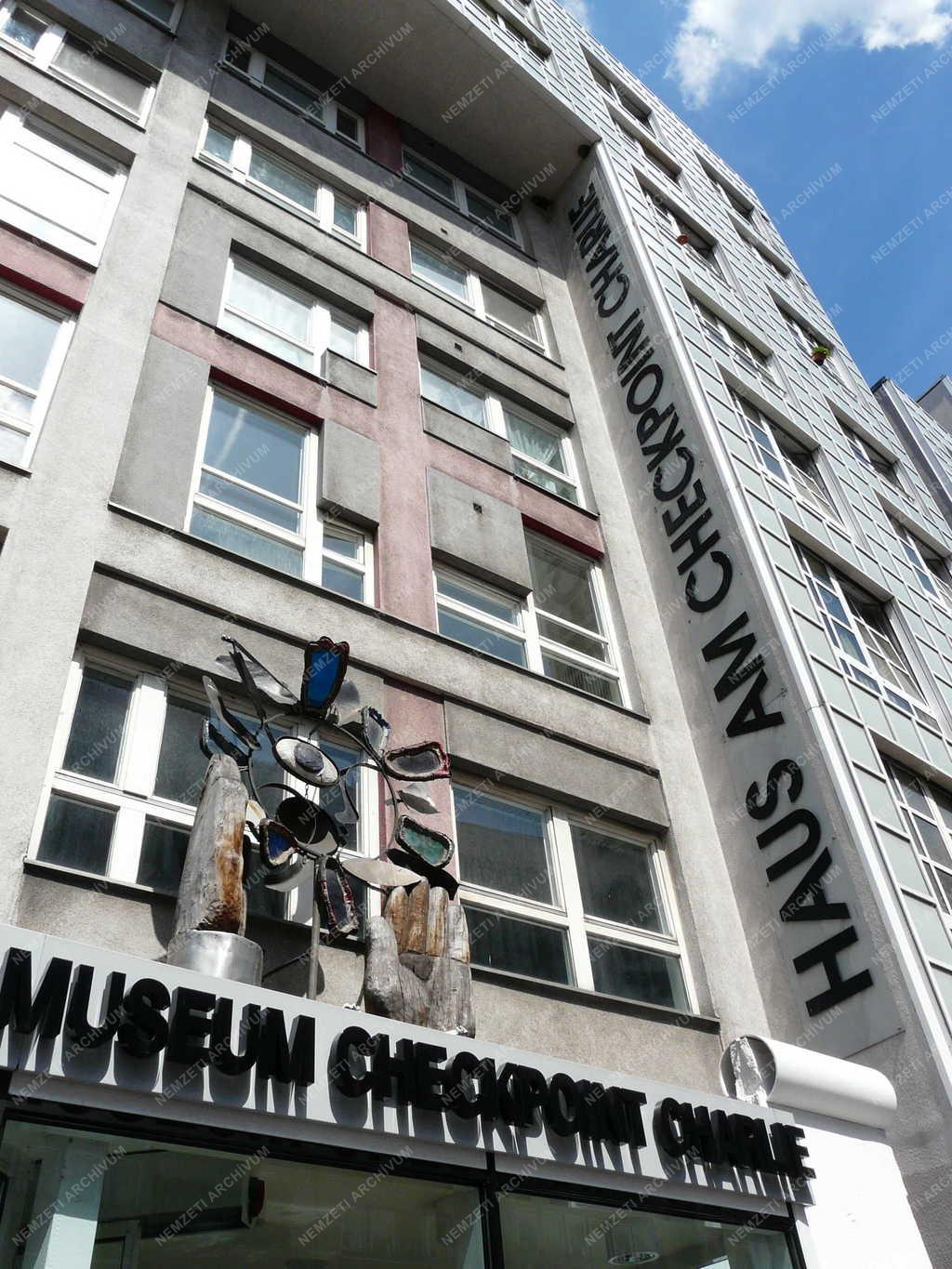 Városkép - Berlin - Checkpoint Charlie Múzeum 