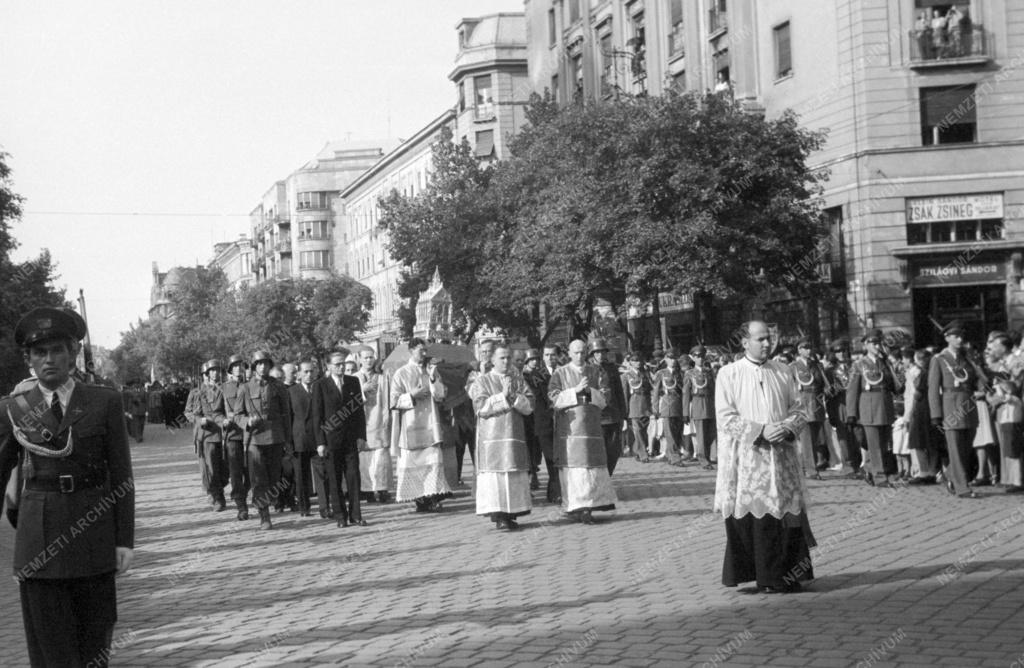 Nemzeti ünnep - Szent István-napi körmenet