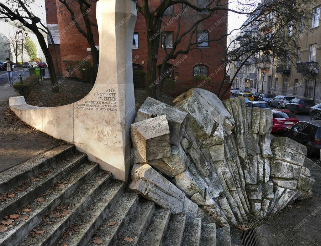 Városkép - Budapest - Hős tűzszerészek emlékműve Budán