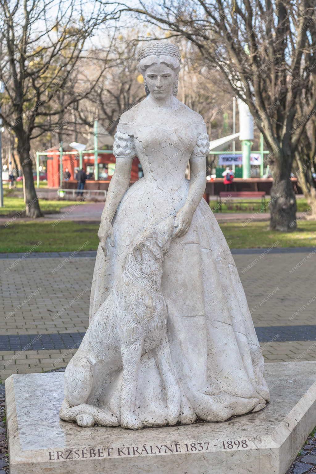 Műalkotás - Keszthely - Erzsébet királyné szobra