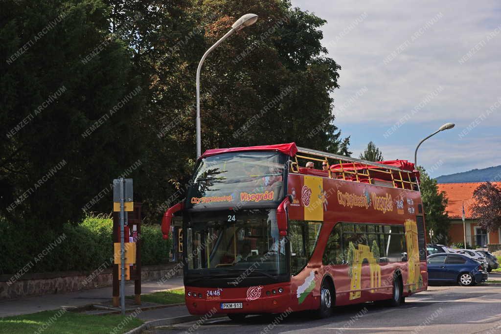 Idegenforgalom - Hop On - Hop Off panorámabuszjárat Visegrádon