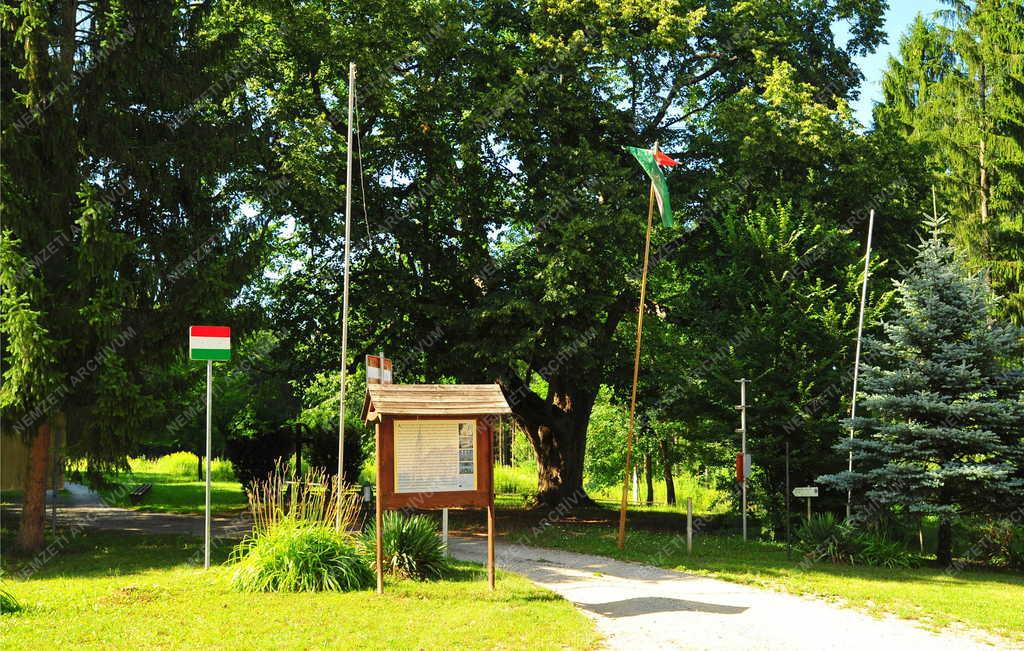 Országhatár - Rönök - Gyalogos határátkelőhely