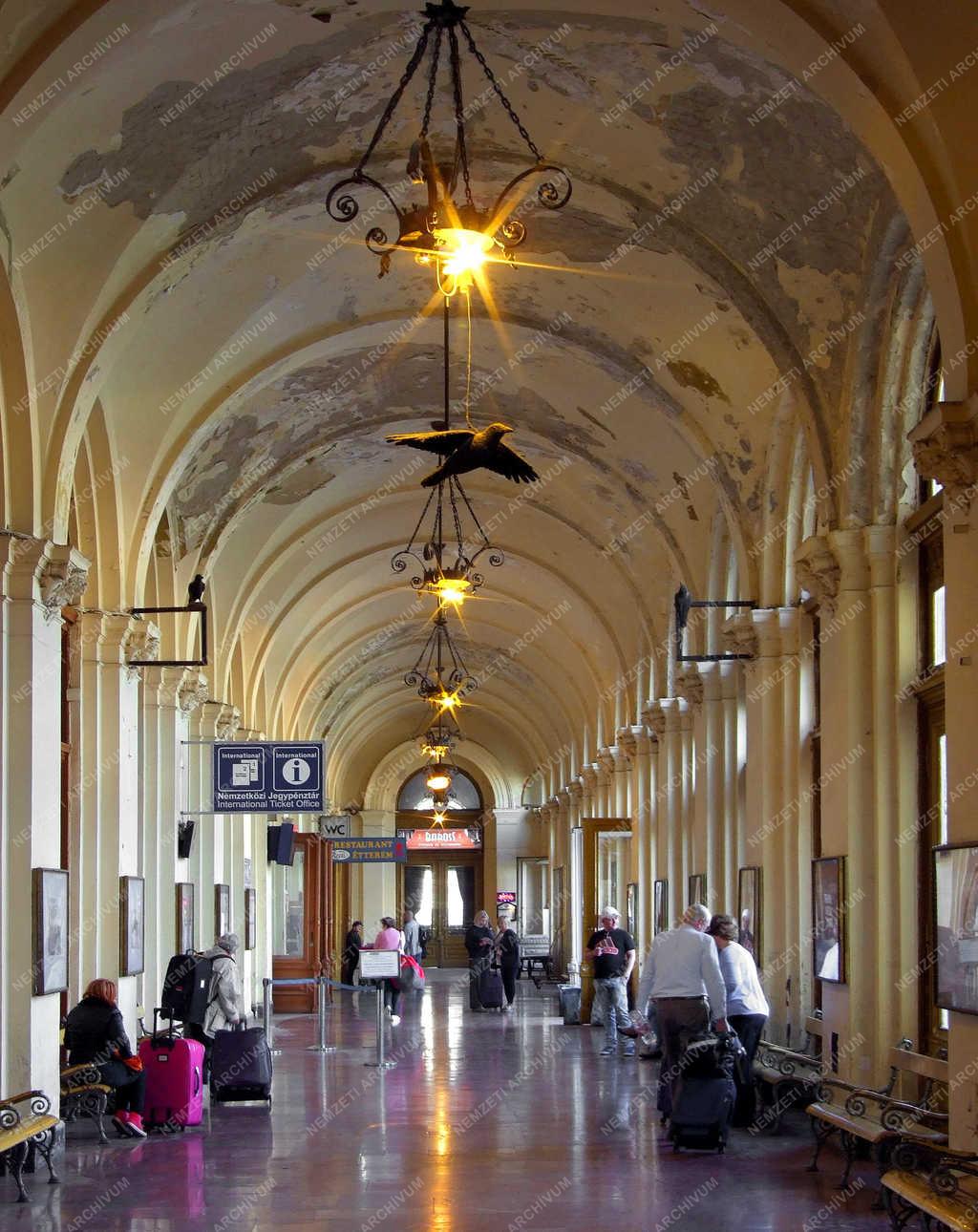 Műemlék épület - Budapest - A Keleti pályaudvar indulási oldala