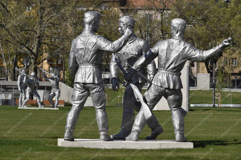 Városkép - Megújult a Puskás Ferenc Stadion szoborparkja 