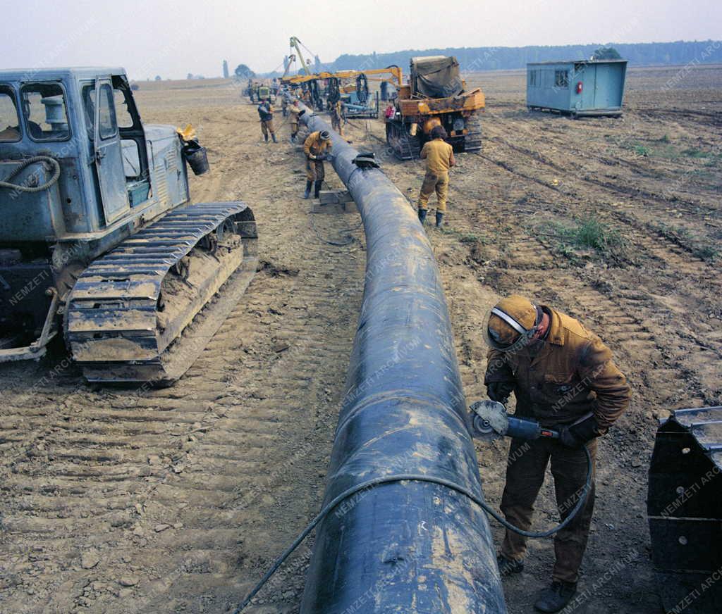 Energia - Épül az Adria-kőolajvezeték