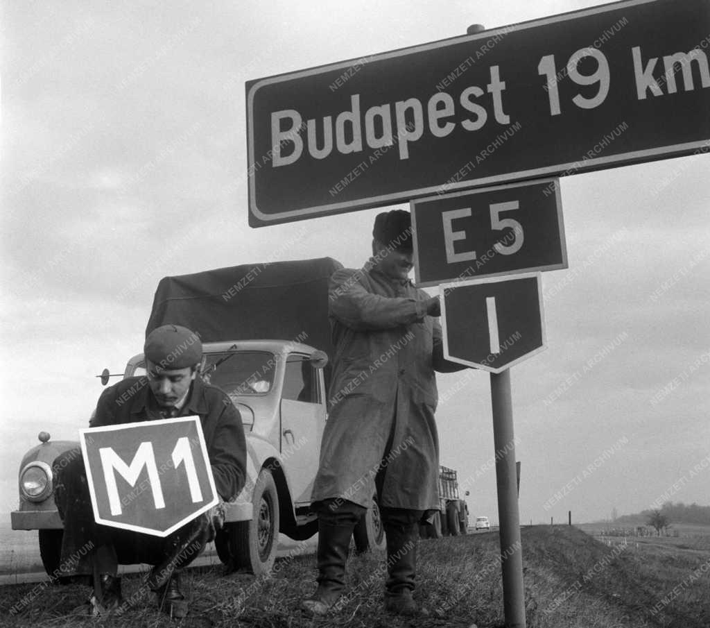Közlekedés - Új KRESZ-táblák a magyarországi főútvonalakon
