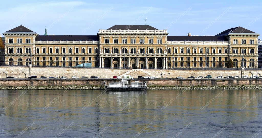 Felsőoktatás - Budapest - A Corvinus Egyetem főépülete