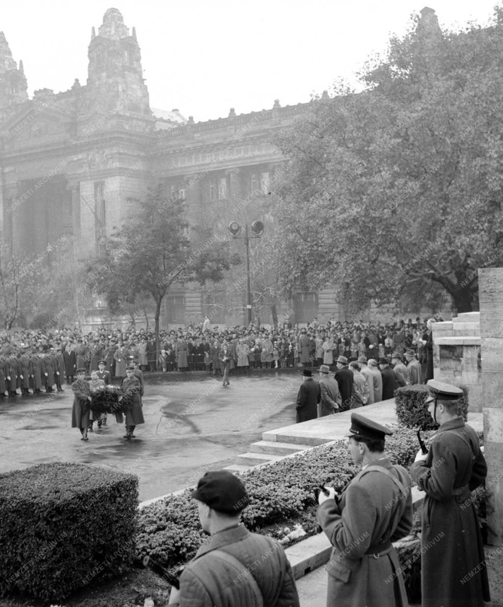 Koszorúzás - A Nagy Októberi Szocialista Forradalom 44. évfordulója