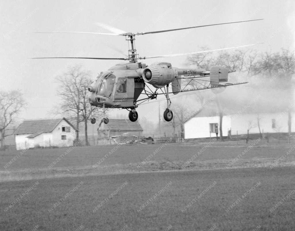Mezőgazdaság - Növényvédelem - Permetező helikopter 