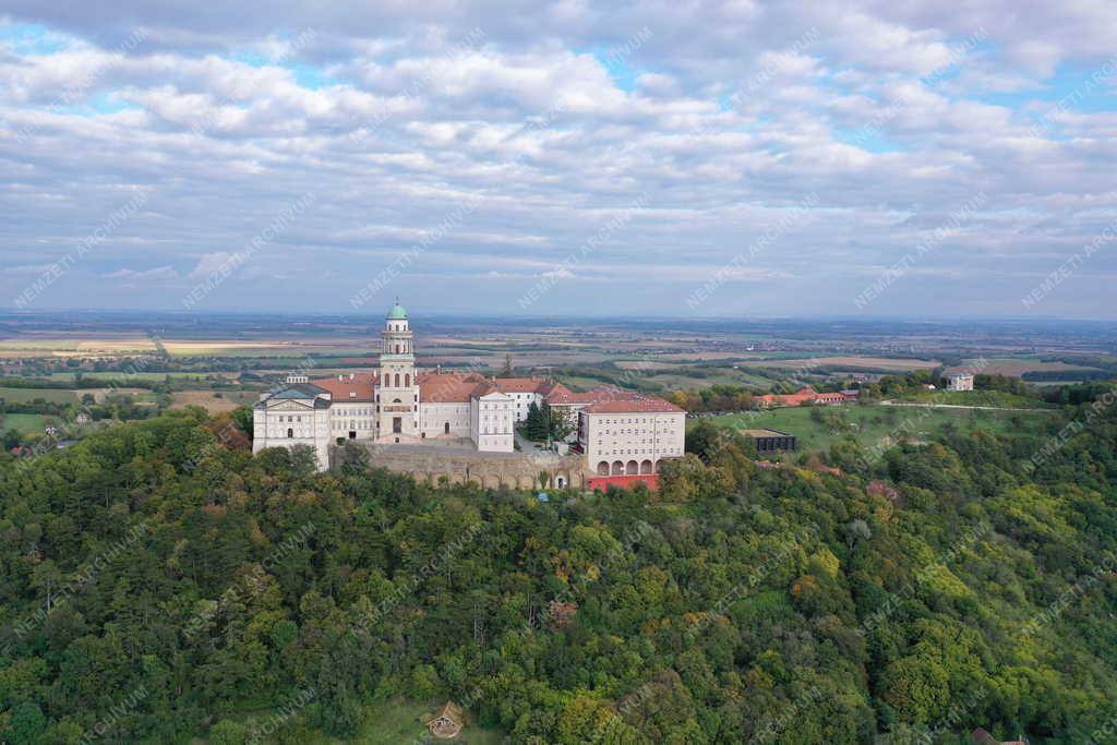 Egyház - A Pannonhalmi Bencés Főapátság