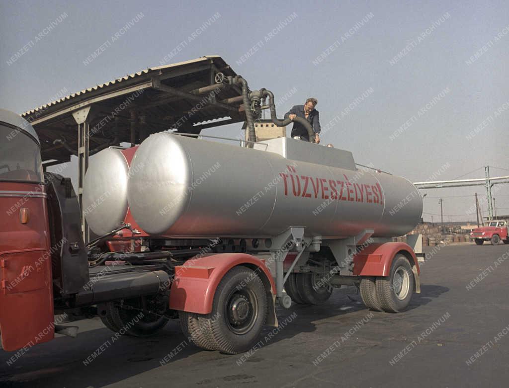 Járműipar - Csepel Autógyár -  Csepel D 705 tartálykocsi