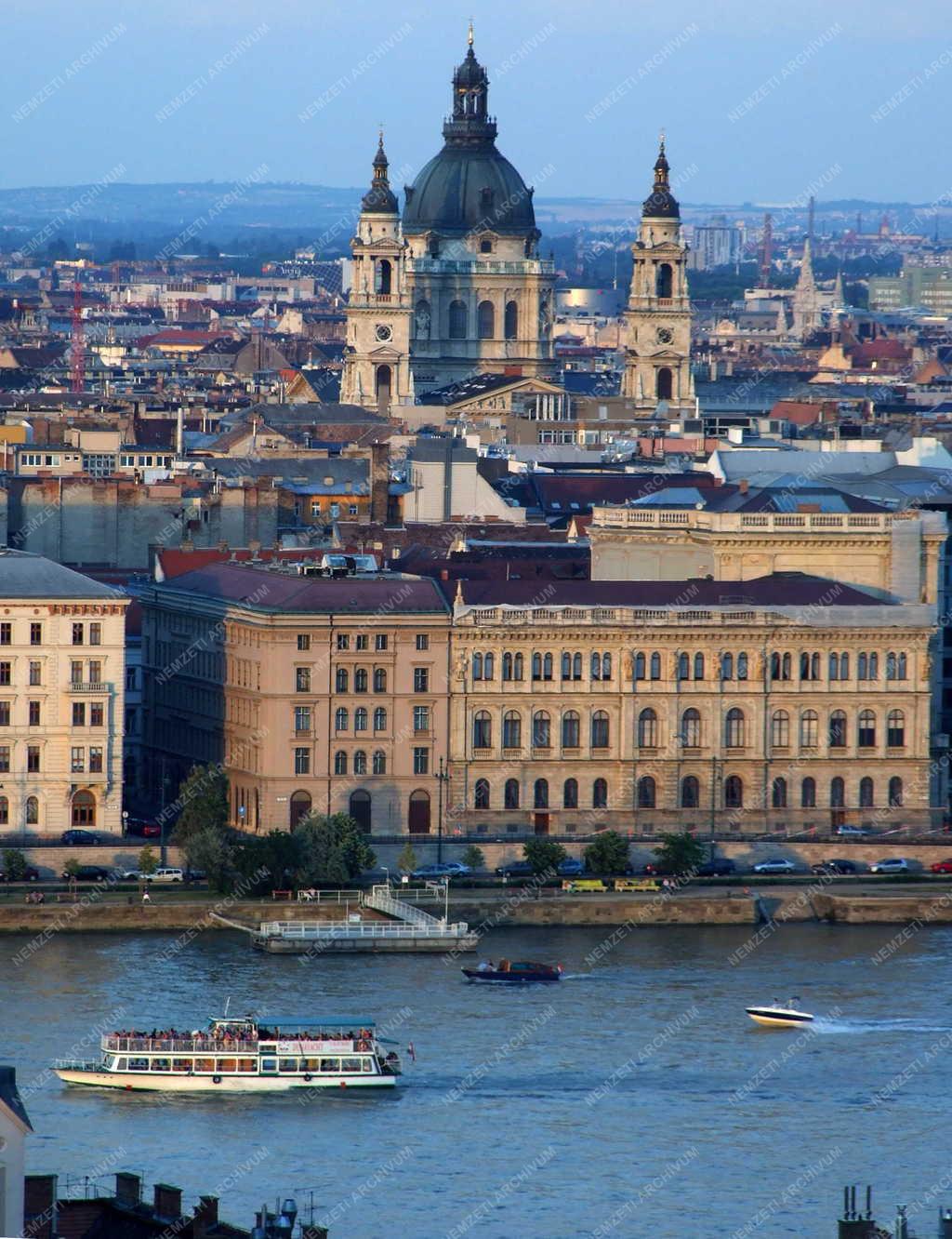 Városkép - Budapest - A bazilika és környéke