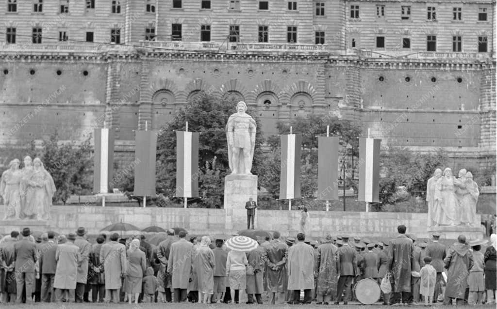 Kultúra - Dózsa György-emlékmű avatása Budapesten