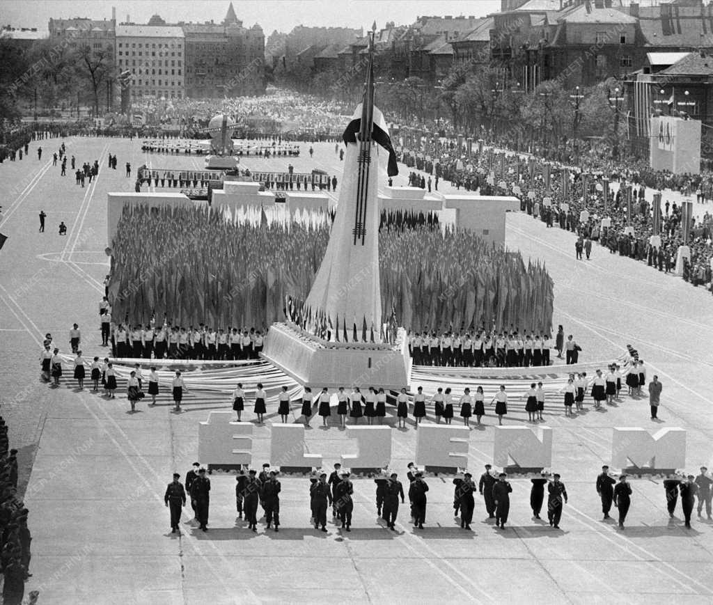 Ünnep - Május elsejei felvonulás Budapesten