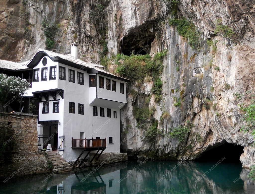 Egyházi épület - Blagaj - Derviskolostor a Buna folyó forrásánál