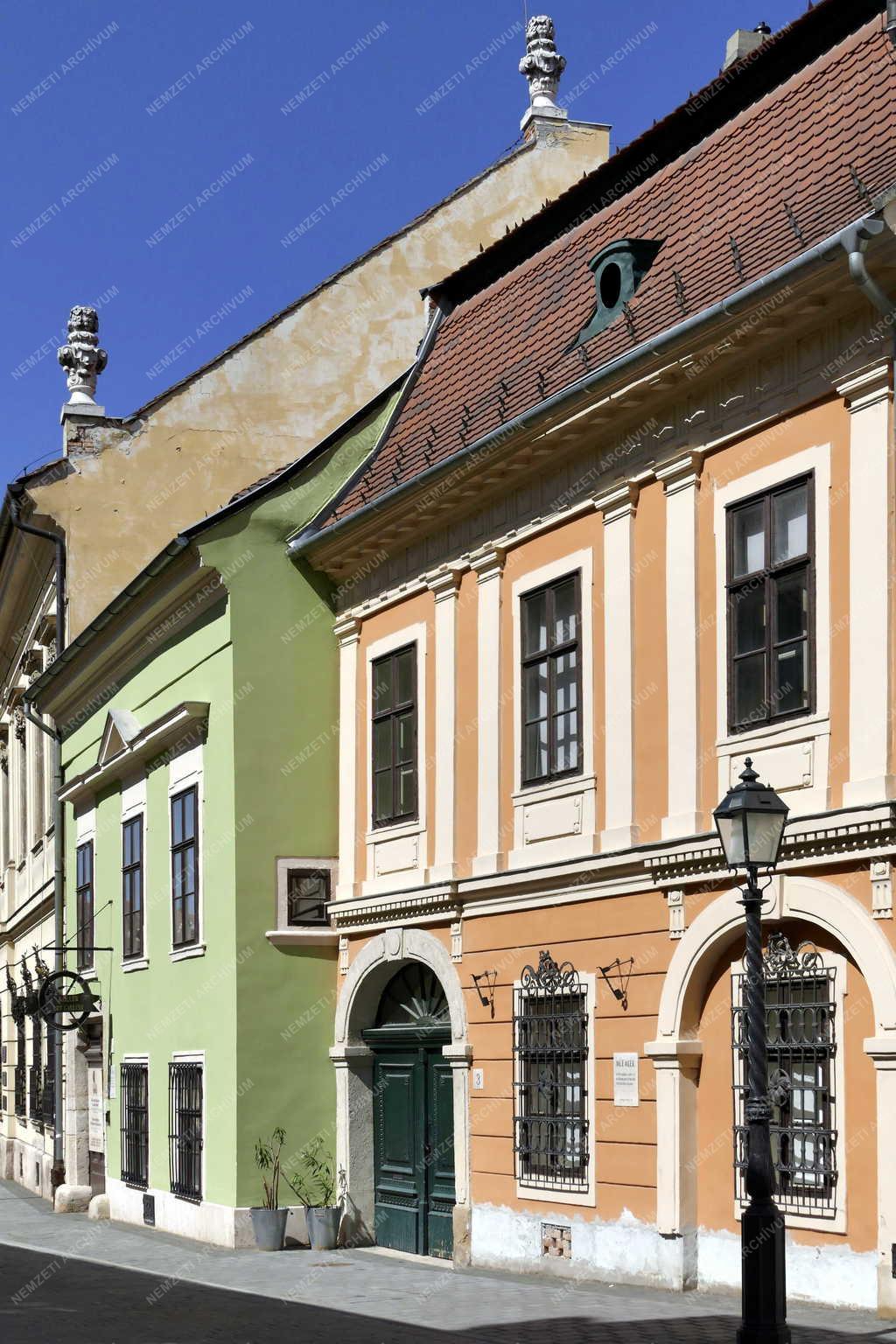 Városkép - A Budai Várnegyed műemlék lakóépületei