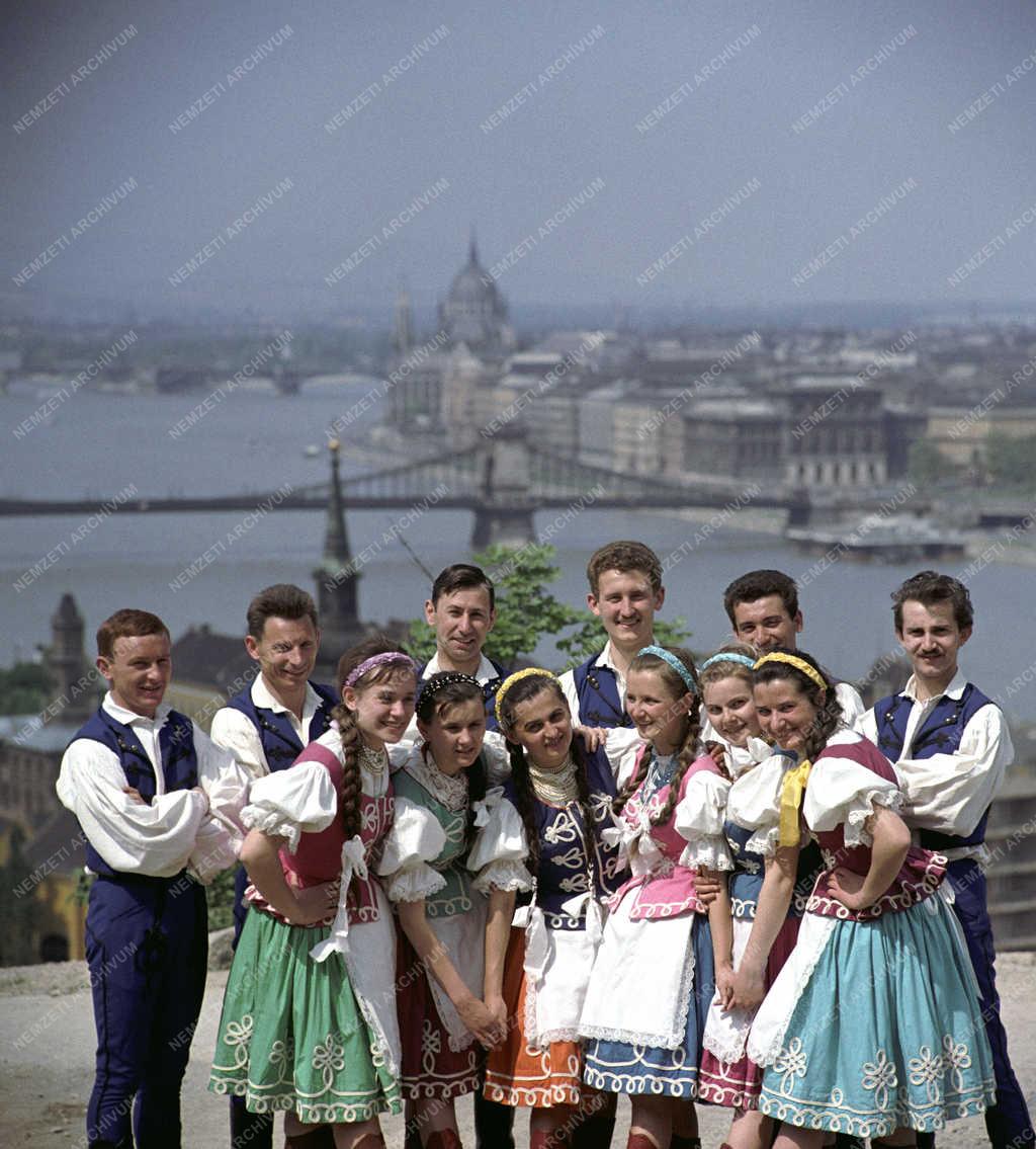 Kultúra - Folklór fesztiválra készül a KÖZGÁZ népi együttese