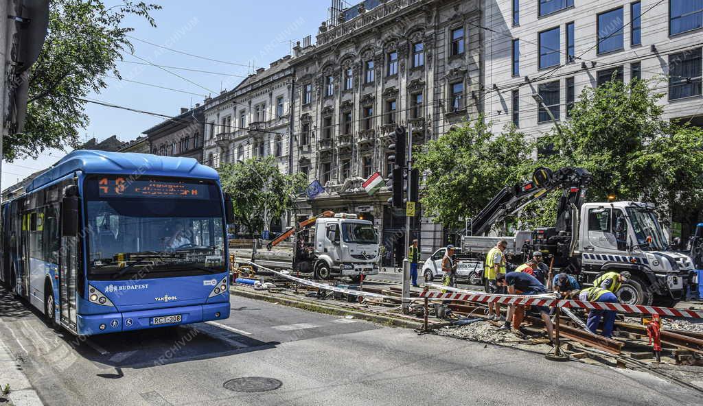 Közlekedés - Budapest - Villamospálya felújítás a Nagykörúton