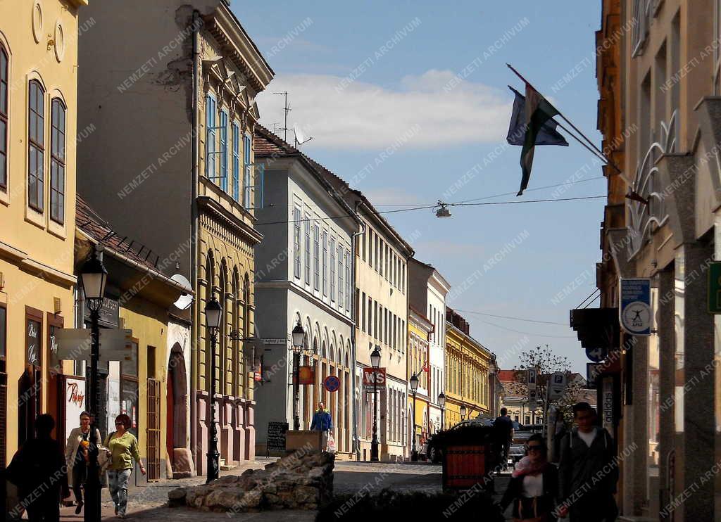 Városkép - Pécs - A Király utca részlete