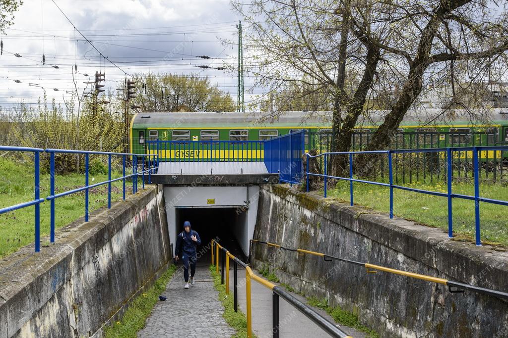 Közlekedés - Felújították a MÁV Gyáli úti gyalogos aluljáróját