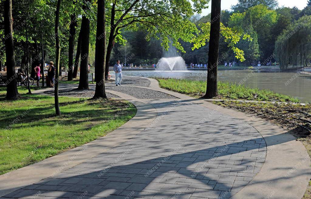 Szabadidő - Debrecen - Pihenő övezet a Békás-tónál