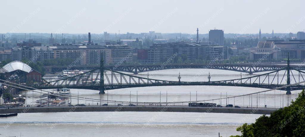 Városkép - Budapest - A Duna hídjai áradáskor