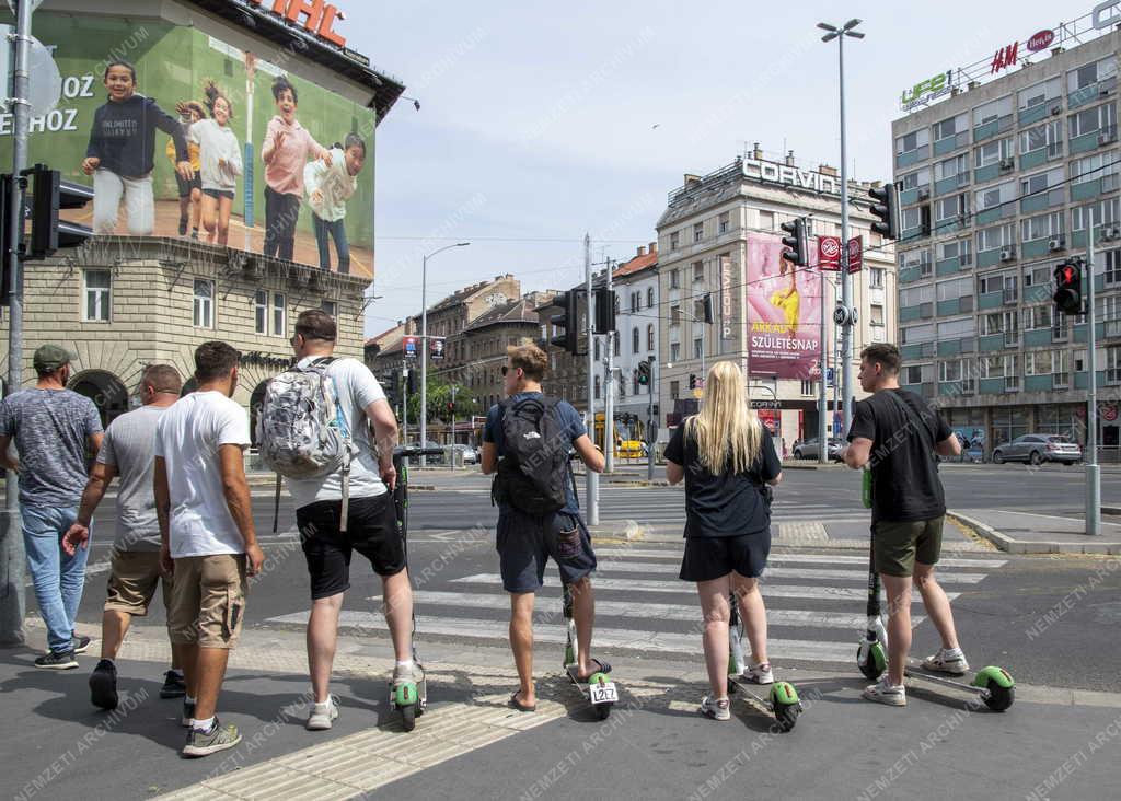 Közlekedés - Elektromos rollerek a fővárosban