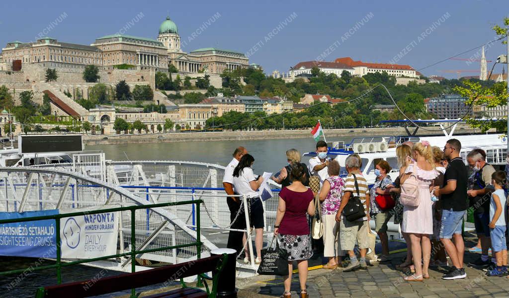 Turizmus - Budapest - Szárnyashajóval Esztergomba