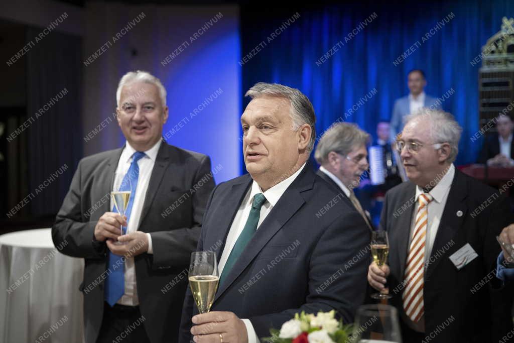 Orbán Viktor fogadta a Diaszpóra Tanács tagjait