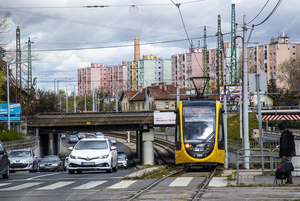 Közlekedés - Budapest - Forgalom a Könyves Kálmán körúton