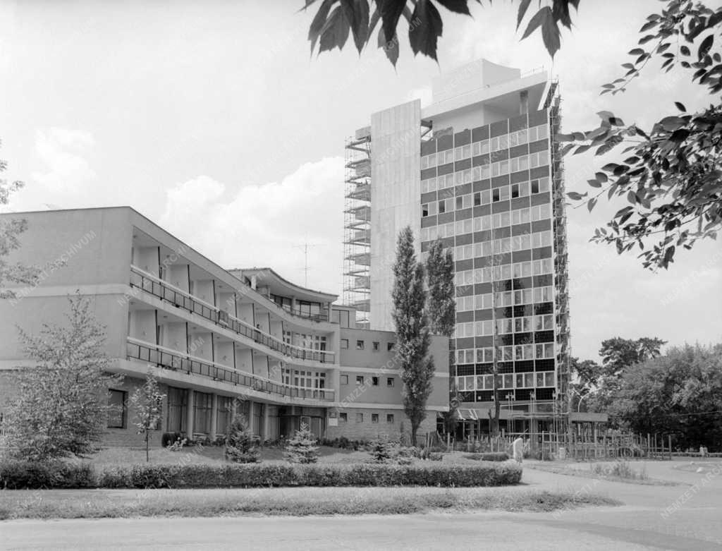 Városkép - Idegenforgalom  - Debreceni Hotel Nagyerdő