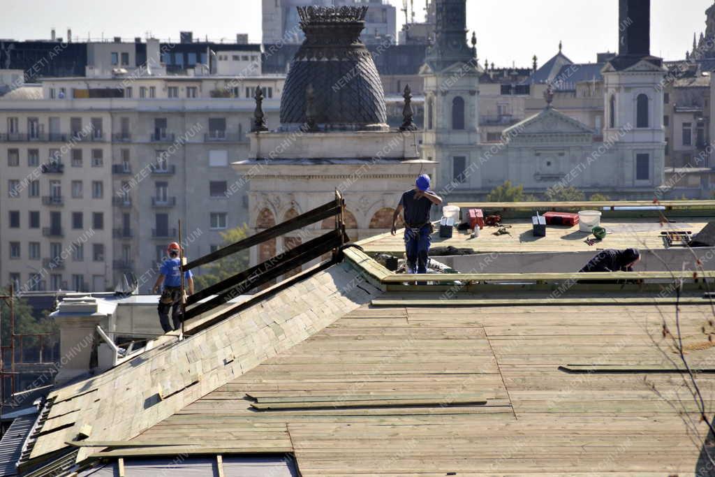 Műemlék - Budapest - Megkezdték a Várbazár felújítását