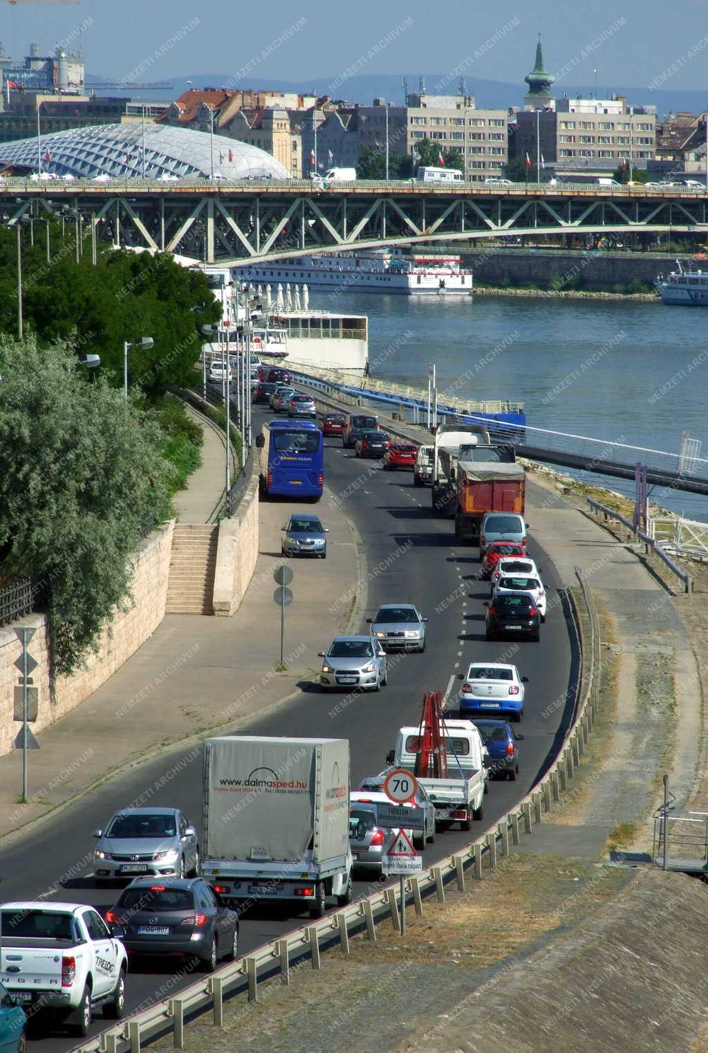 Közlekedés - Budapest - Budai alsó rakpart