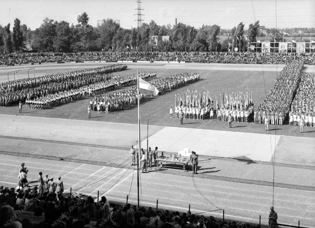 Sport - Sportbemutató a népligeti Vasas pályán