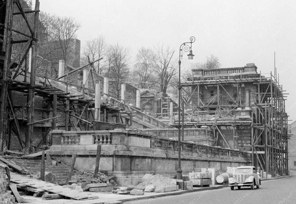 Városkép - Budapest - Felújítják a Várbazárt