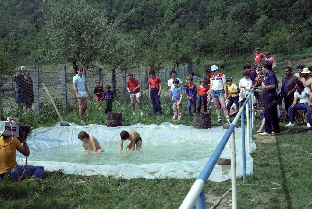 Kultúra - Televízió - A Csepü, lapu, gongyola című tv-műsor felvétele