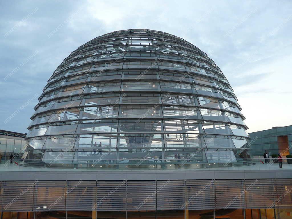 Berlin - A Reichstag üvegkupolája