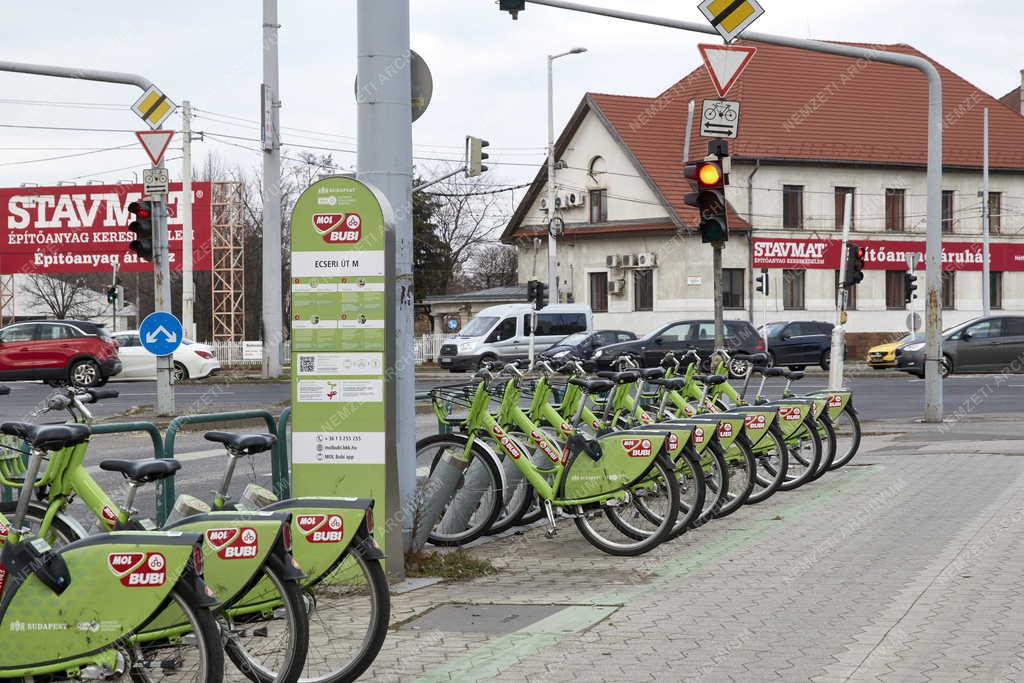 Közlekedés - Budapest - Mol Bubi közösségi kerékpárok az Ecseri útnál