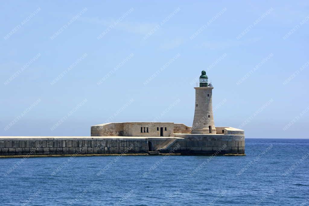 Épület - Valletta - Világítótorony a Nagy Kikötő bejáratában