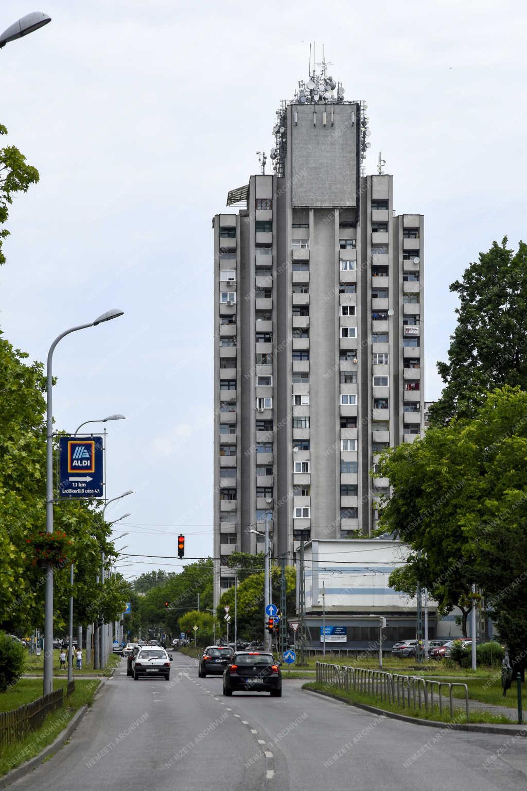 Városkép - Budapest - 50 éves Újpalota